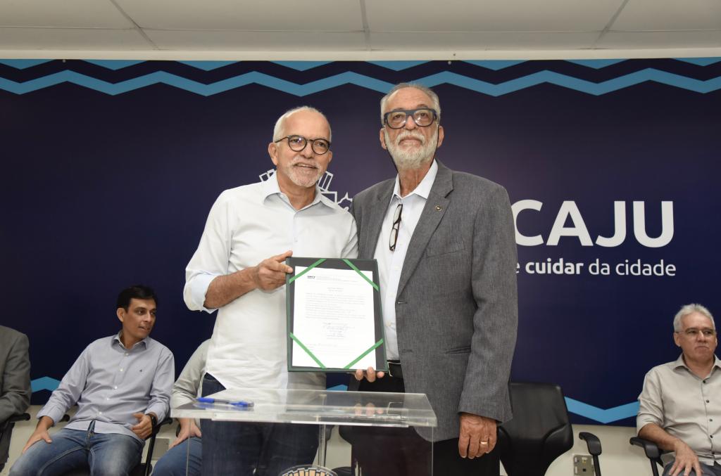 Prefeito Edvaldo assina consultoria para licitação do transporte público - SMTT Aracaju